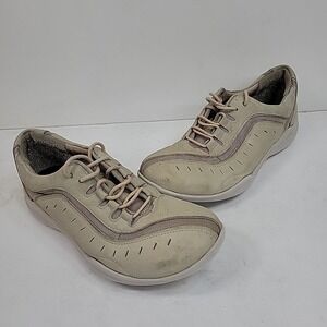 Clarks Wave Walk Sneakers Womens Sz 5.5 M Leather Comfort Beige Trendy Casual